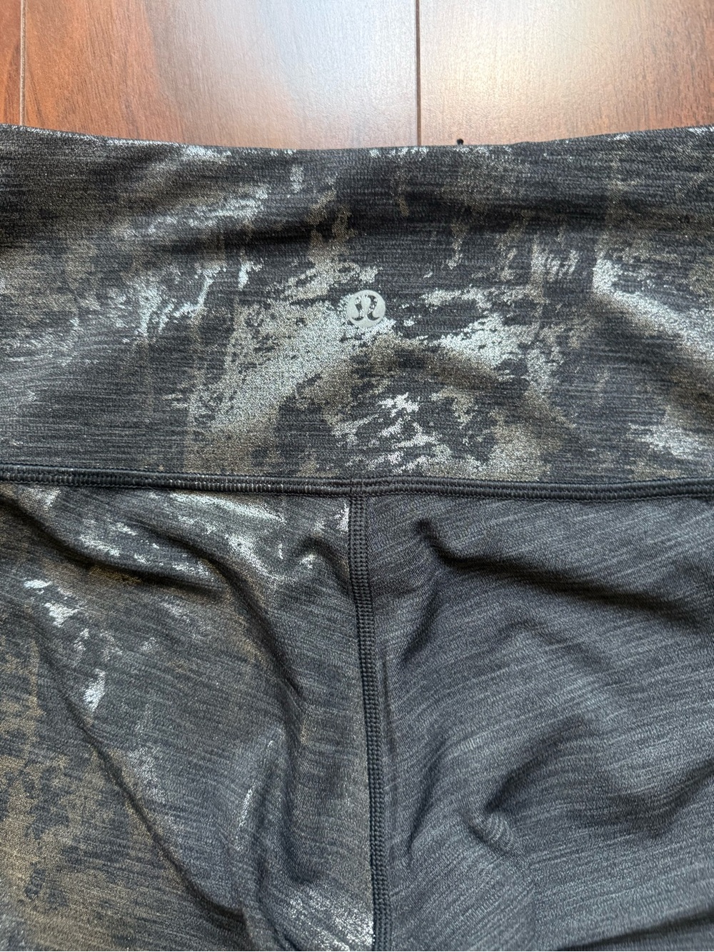 Lululemon RARE Wunder Under Gray and Silver Foil Workout Leggings / Size 4 / EUC - Picture 6 of 7
